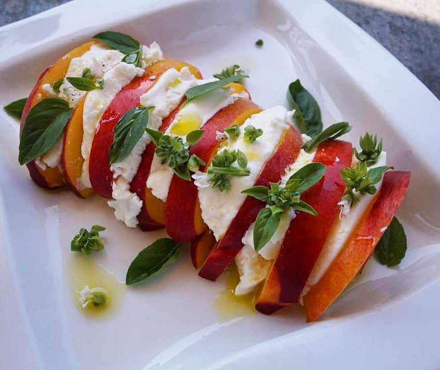 SUMMER PEACH CAPRESE SALAD WITH UP EXTRA VIRGIN OLIVE OIL